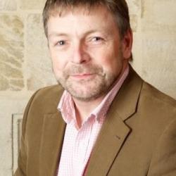 Dr Stephen  Plant